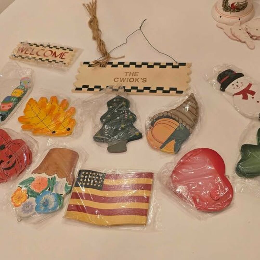 New 12 PC Wooden Seasonal Holiday Home Decor Christmas Winter All Seasons